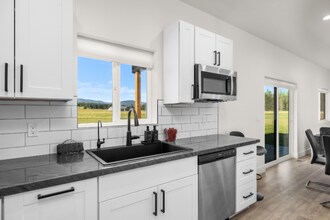 15 Sandy Hl Ter in Columbia Falls, MT - Foto de edificio - Building Photo