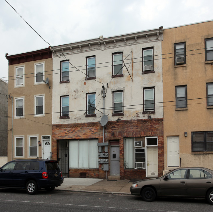 525-527 Snyder Ave in Philadelphia, PA - Building Photo