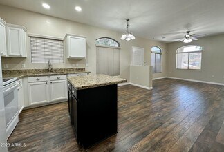 18250 N 32nd St in Phoenix, AZ - Building Photo - Building Photo