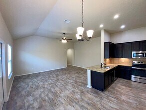 114 Stacy Ln in Canyon Lake, TX - Building Photo - Building Photo