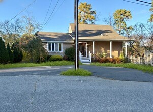 1425 Amsterdam Ave in Toms River, NJ - Building Photo - Building Photo