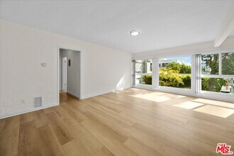 147 N La Peer Dr in West Hollywood, CA - Building Photo - Building Photo