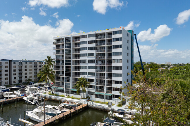 River Run Yacht Club Condominiums in Miami, FL - Building Photo - Building Photo