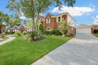 16111 Castlegrove Ct in Tomball, TX - Foto de edificio - Building Photo