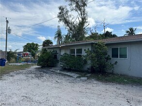 5635 Fifth Ave in Ft. Myers, FL - Building Photo - Building Photo