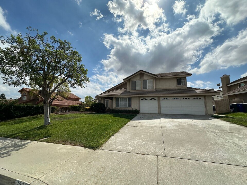 137 Sandpoint Ln in Riverside, CA - Building Photo