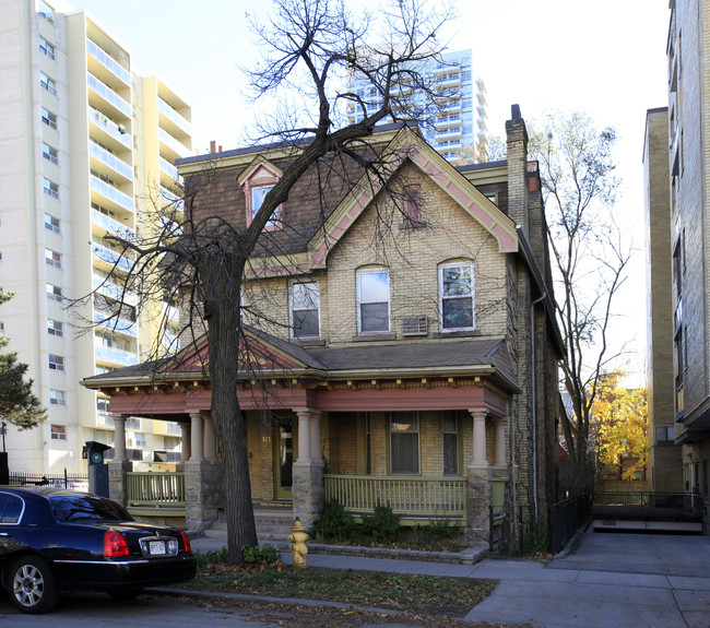 141 Isabella St in Toronto, ON - Building Photo - Building Photo