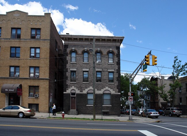 3697 John F Kennedy Blvd in Jersey City, NJ - Building Photo - Building Photo