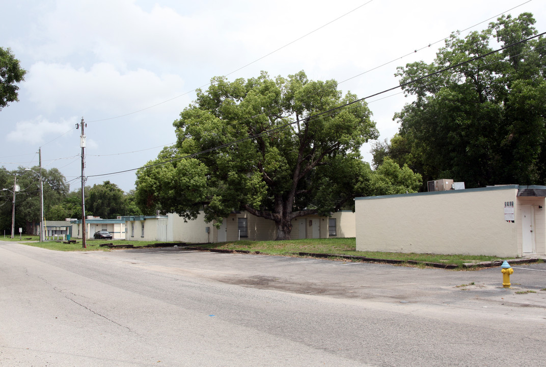 Youngstown Apartments in Tampa, FL - Building Photo