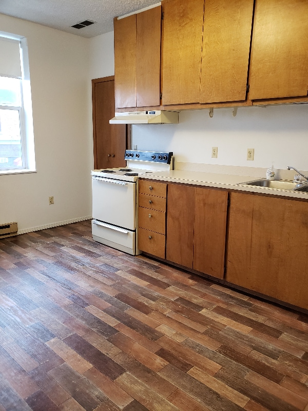 49489 US-93 in Polson, MT - Foto de edificio - Building Photo