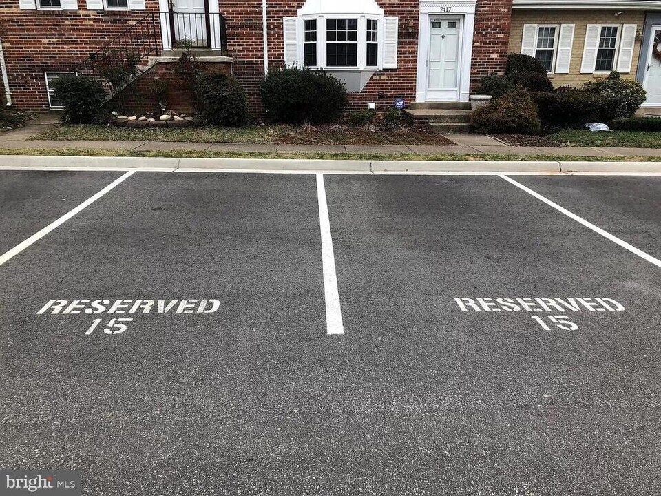 7415 Rhondda Dr in Lorton, VA - Building Photo