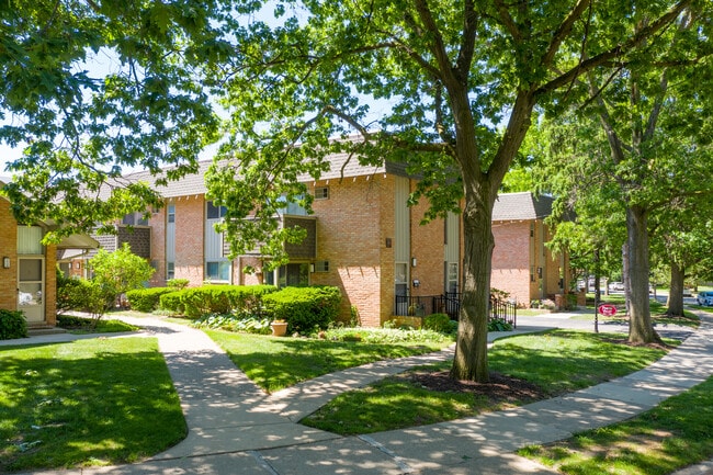 Pine Valley Apartments in Ann Arbor, MI - Building Photo - Building Photo