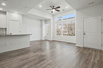 2037 Statesville Ave in Charlotte, NC - Foto de edificio - Building Photo