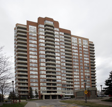 Mayfair on the Green II in Toronto, ON - Building Photo - Building Photo