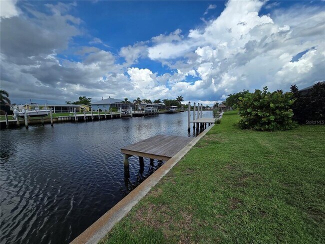140 Peckham St SE in Port Charlotte, FL - Building Photo - Building Photo