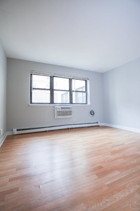 property at 945 W Wellington Ave