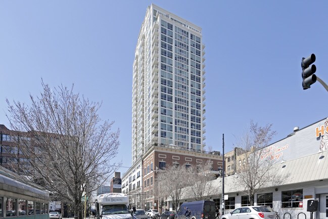 Flair Tower in Chicago, IL - Building Photo - Building Photo