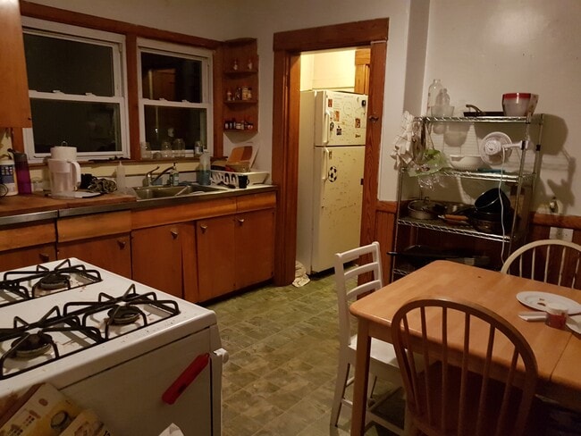 30 Whitfield Rd, Unit #2 in Somerville, MA - Foto de edificio - Building Photo