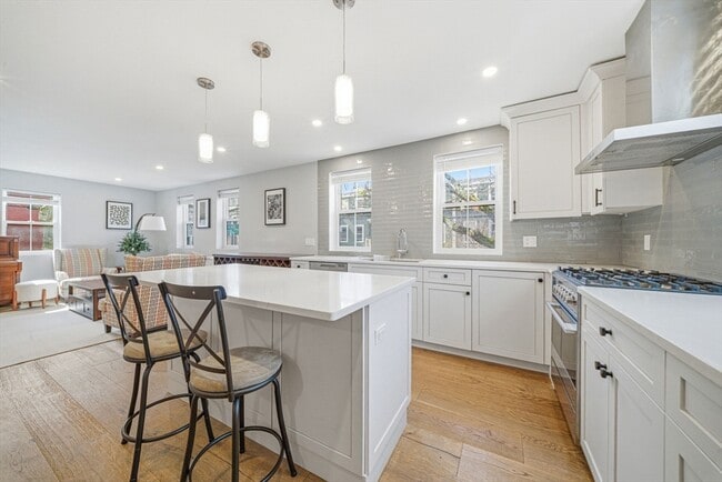 61 Prince St, Unit 75 in Cambridge, MA - Foto de edificio - Building Photo