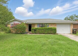 600 N Cunningham St in Marion, TX - Building Photo - Building Photo