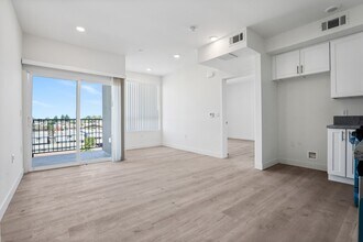 8802 Van Nuys Blvd in Los Angeles, CA - Foto de edificio - Building Photo