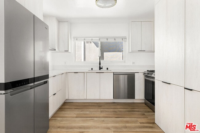 340 N Palm Dr in Beverly Hills, CA - Building Photo - Building Photo