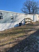 200 E Zora St in Joplin, MO - Building Photo