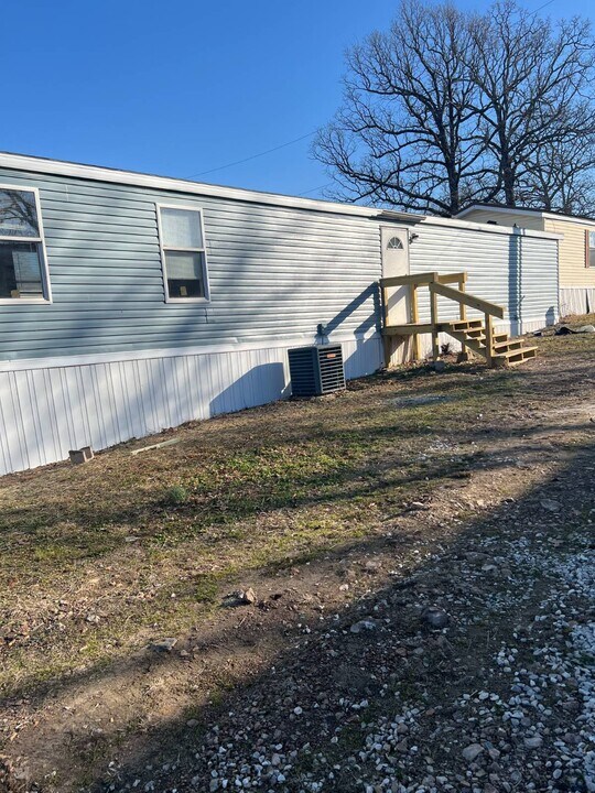 200 E Zora St in Joplin, MO - Building Photo