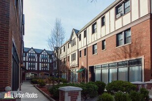 922 N Green Bay Rd, Unit A05C in Waukegan, IL - Building Photo