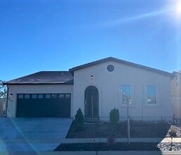4665 Pleasant Hills Dr in Anderson, CA - Building Photo - Building Photo