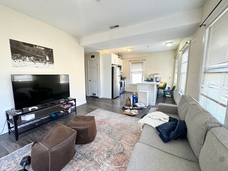 28 Hillside St, Unit 2 in Boston, MA - Foto de edificio