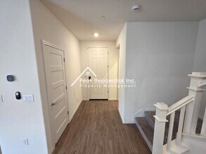 8222 Joecy Wy in Elk Grove, CA - Building Photo - Building Photo