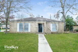 1 Midwood Cir in Conroe, TX - Building Photo