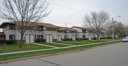 Hillcrest Apartments in Burlington, WI - Building Photo - Building Photo