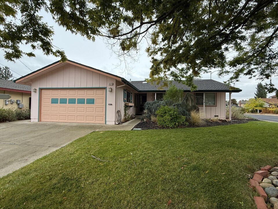 4074 Drake Way in Livermore, CA - Building Photo