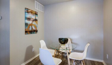 Holbrook Apartment Homes in Dallas, TX - Building Photo - Building Photo