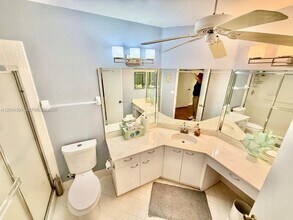 5155 Europa Dr in Boynton Beach, FL - Foto de edificio - Building Photo