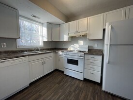 350 Stone Creek Dr in Goshen, IN - Building Photo