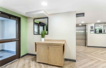 Furnished Studio-Long Island - Melville in Melville, NY - Foto de edificio - Building Photo