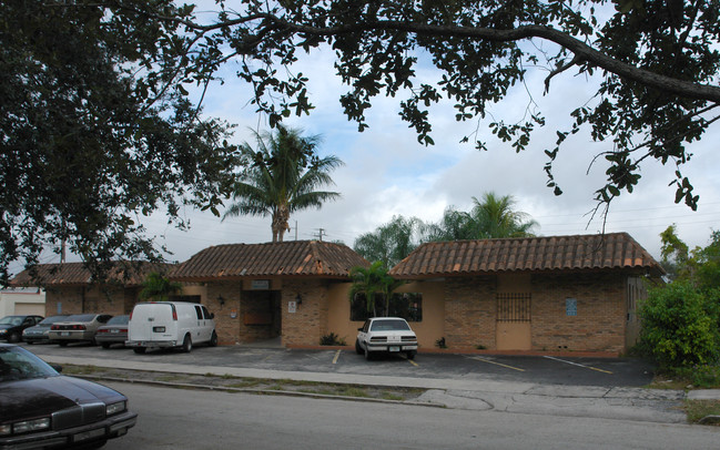 Caribbean Apartments in Hollywood, FL - Building Photo - Building Photo