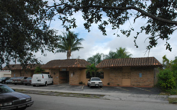 Caribbean Apartments in Hollywood, FL - Foto de edificio - Building Photo