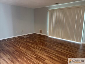 601 Sunshine Ct in Sayreville, NJ - Building Photo - Building Photo