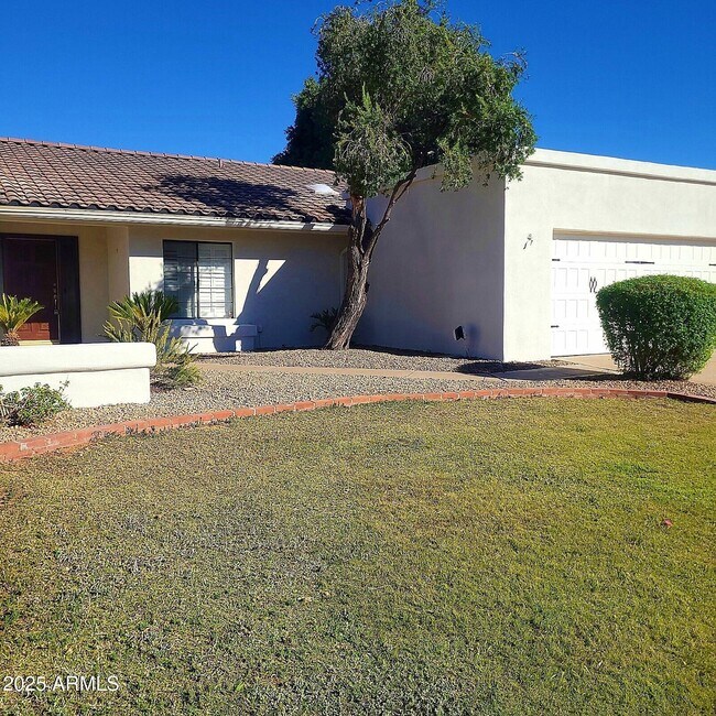 8329 E San Simon Dr in Scottsdale, AZ - Building Photo - Building Photo