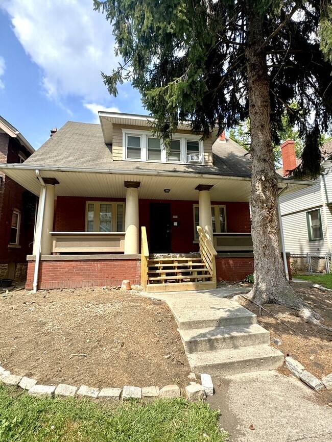 2263 Summit St in Columbus, OH - Building Photo - Building Photo