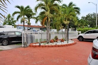 218 E 9th Ct in Hialeah, FL - Building Photo - Building Photo