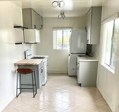 2054 Chariton St, Unit 3 in Los Angeles, CA - Building Photo - Building Photo