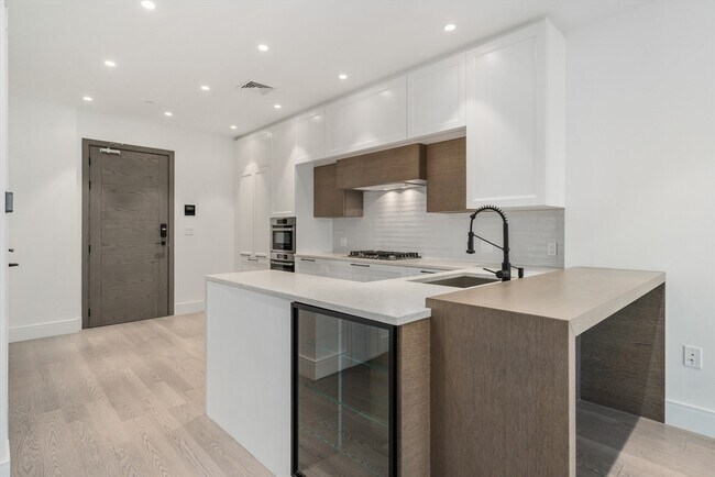 69 Walnut St, Unit 2 in Brookline, MA - Building Photo - Building Photo