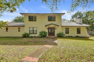 9901 SW 79th Ave in Kendall, FL - Building Photo