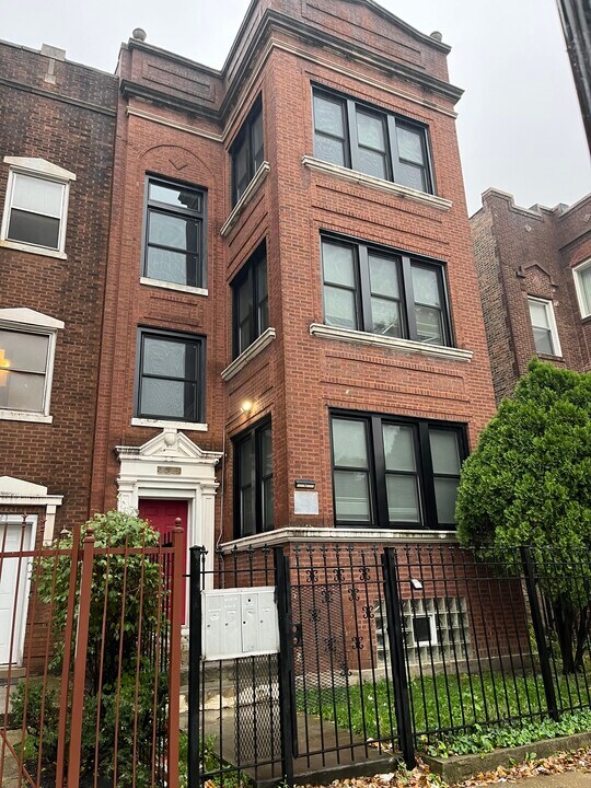 5023 W Adams St in Chicago, IL - Building Photo