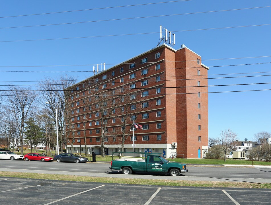 Christos Kalivas Apartments in Manchester, NH - Foto de edificio